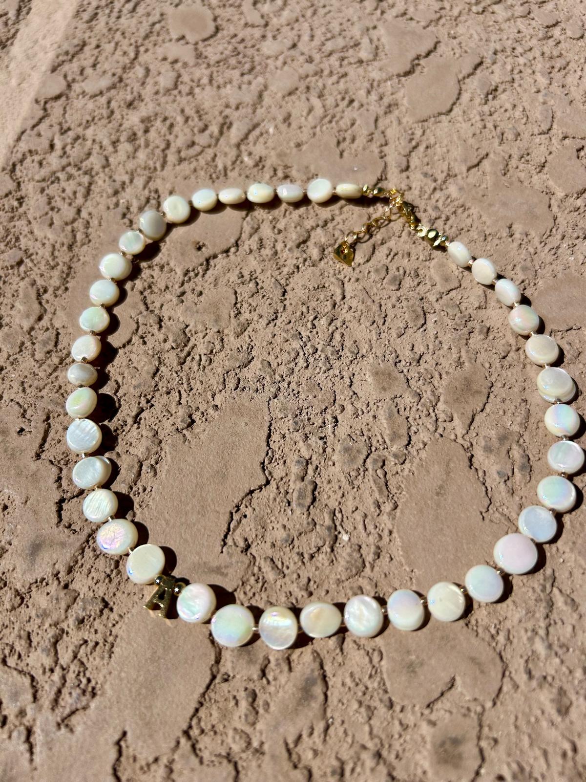 Flat pearl with letter