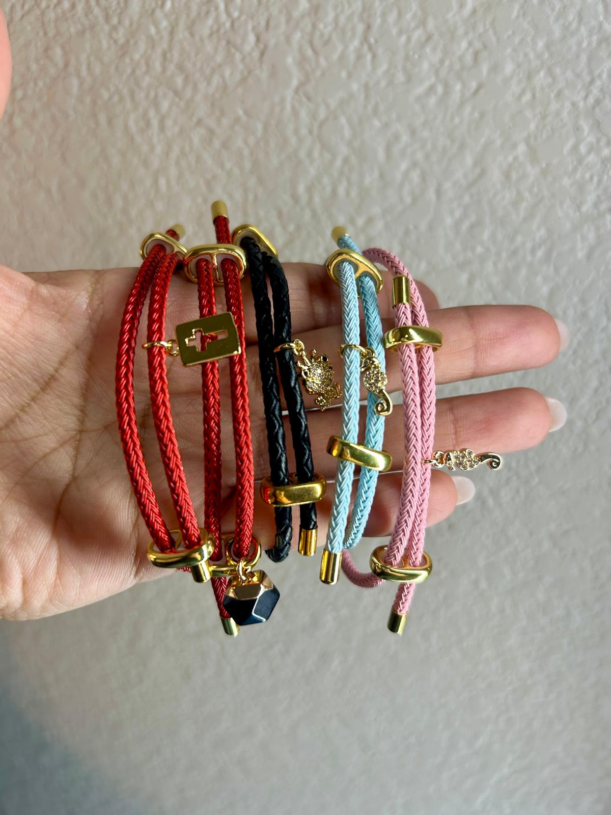 Adjustable Bracelet with Central Charm