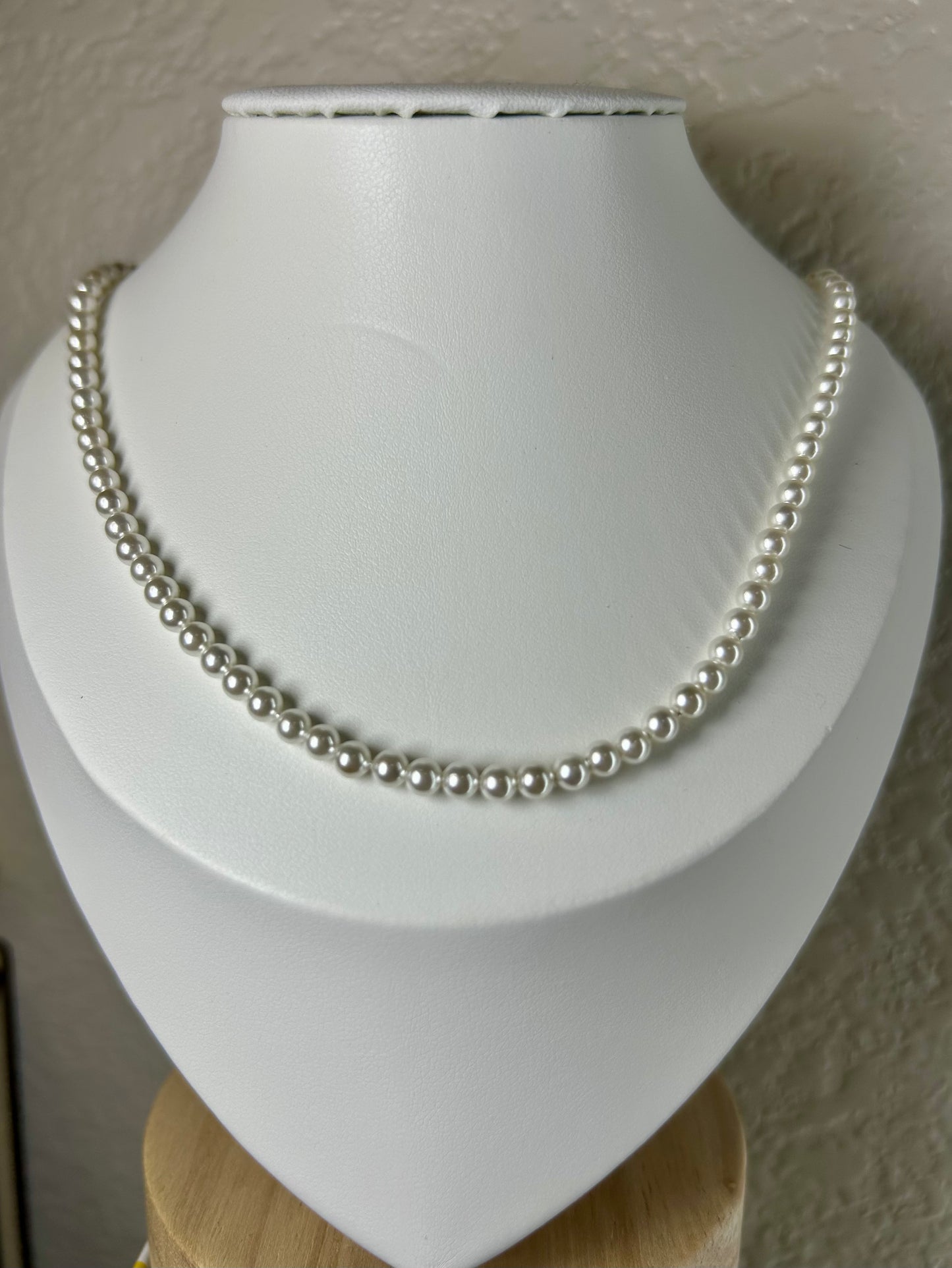 Necklace classic pearls